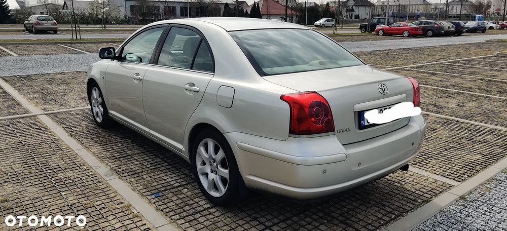 Toyota Avensis 2.0 VVT-i High - 3