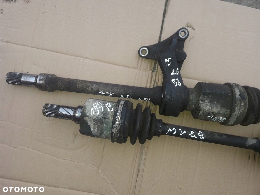 Mazda 323 323f 98-03 1.5 1.6 Półośka półoś Prawa - 2