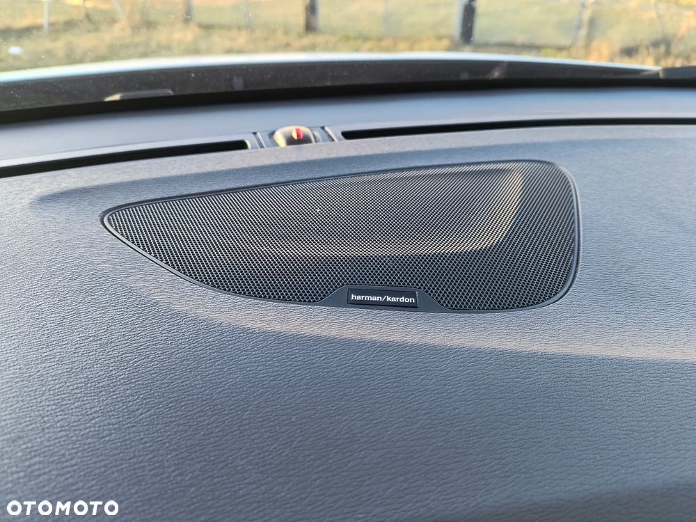 Volvo V60 D6 AWD Plug-in Hybrid Summum - 32