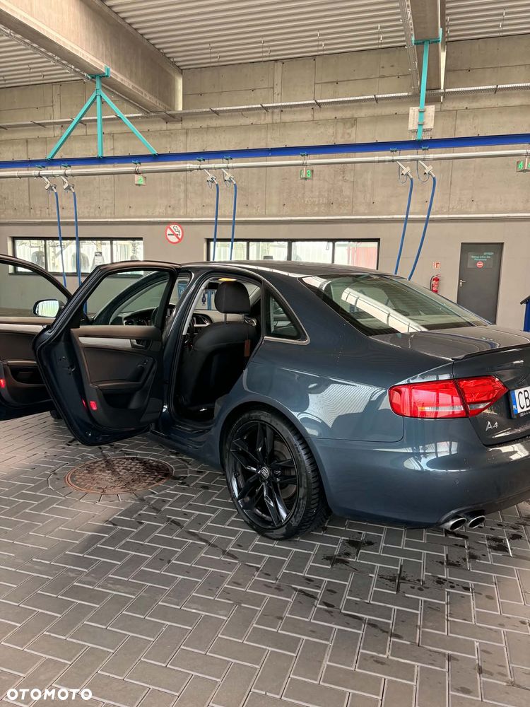 Audi A4 Limousine - 3