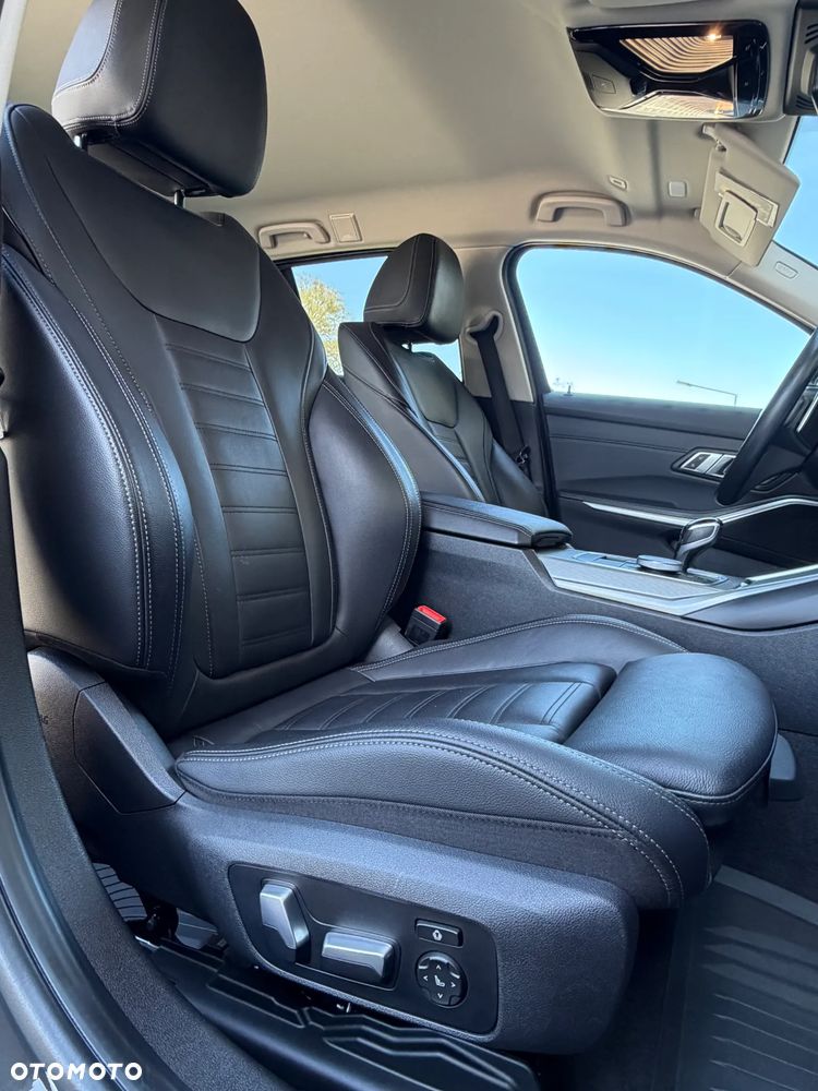 BMW Seria 3 330i - 17