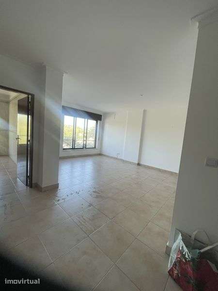 Apartamento T 2  Tapada das Mercês valor negociavel - Grande imagem: 2/11