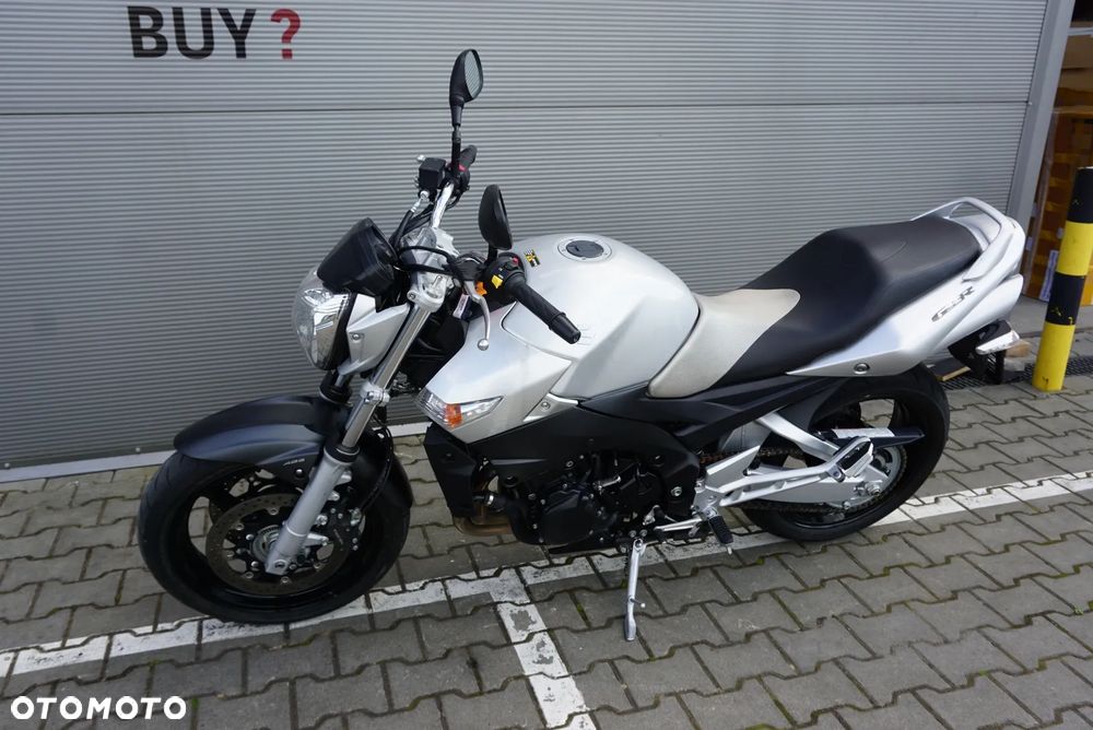 Suzuki GSR - 15