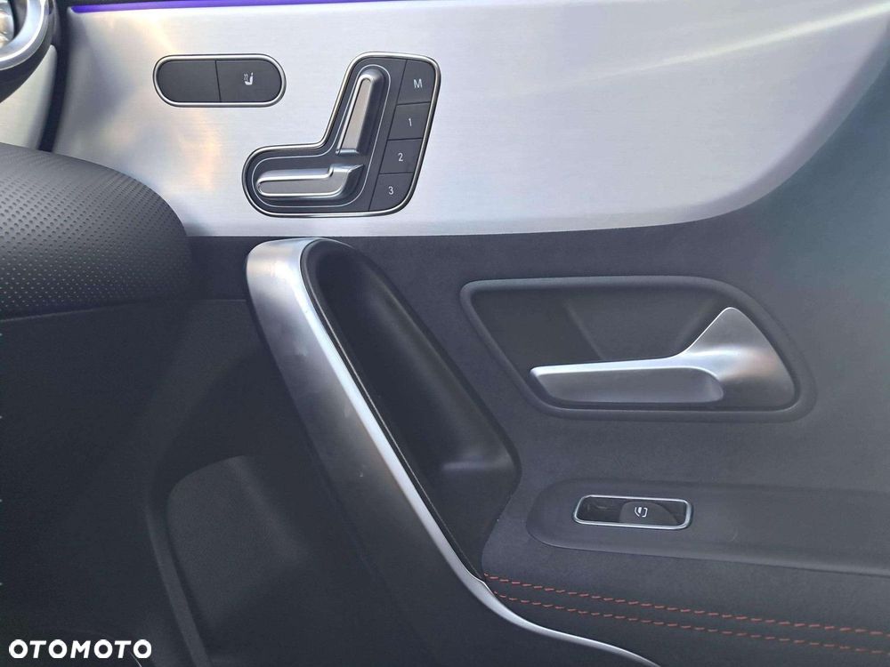 Mercedes-Benz CLA - 13