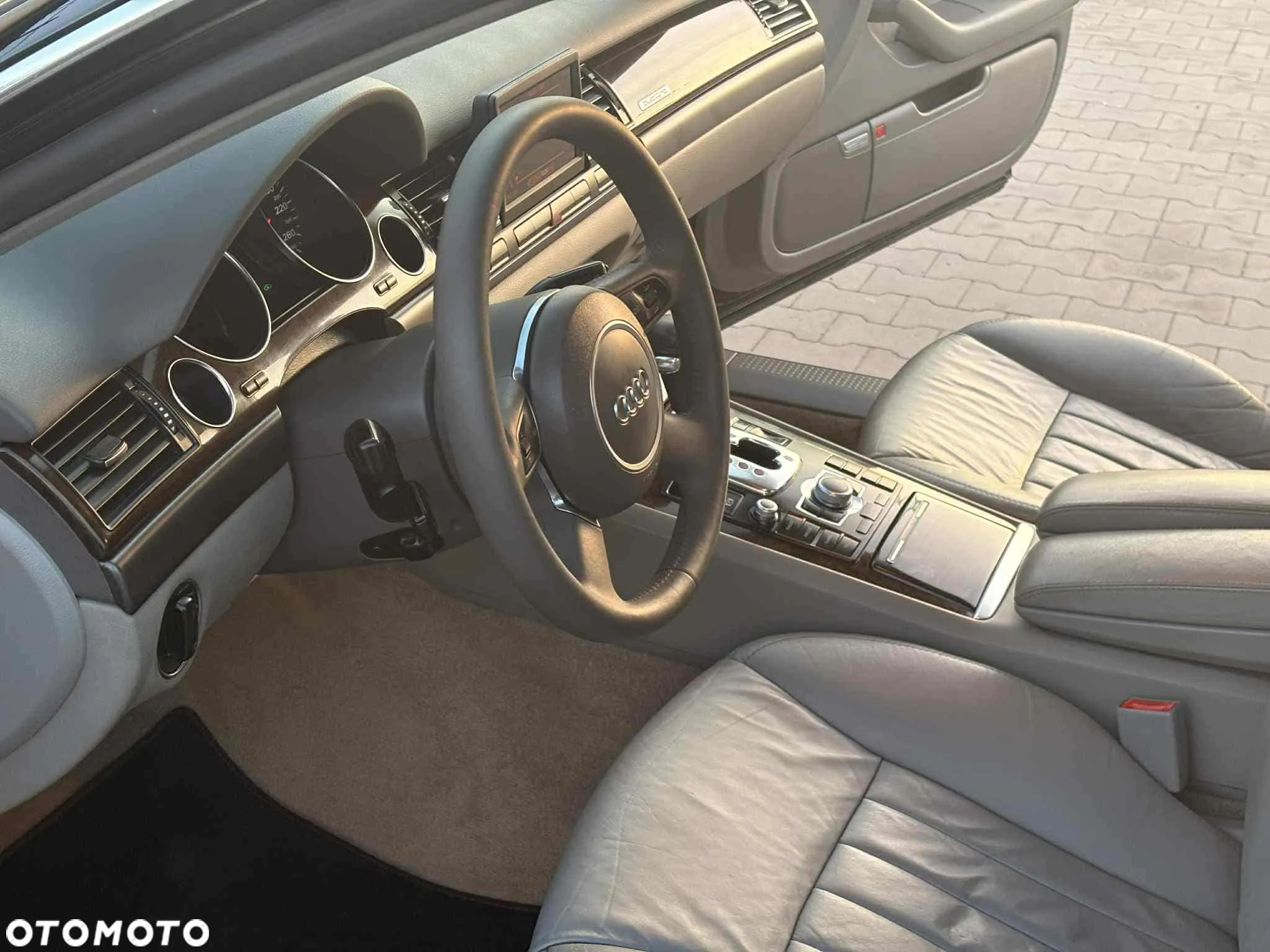 Audi A8 4.2 Quattro - 21