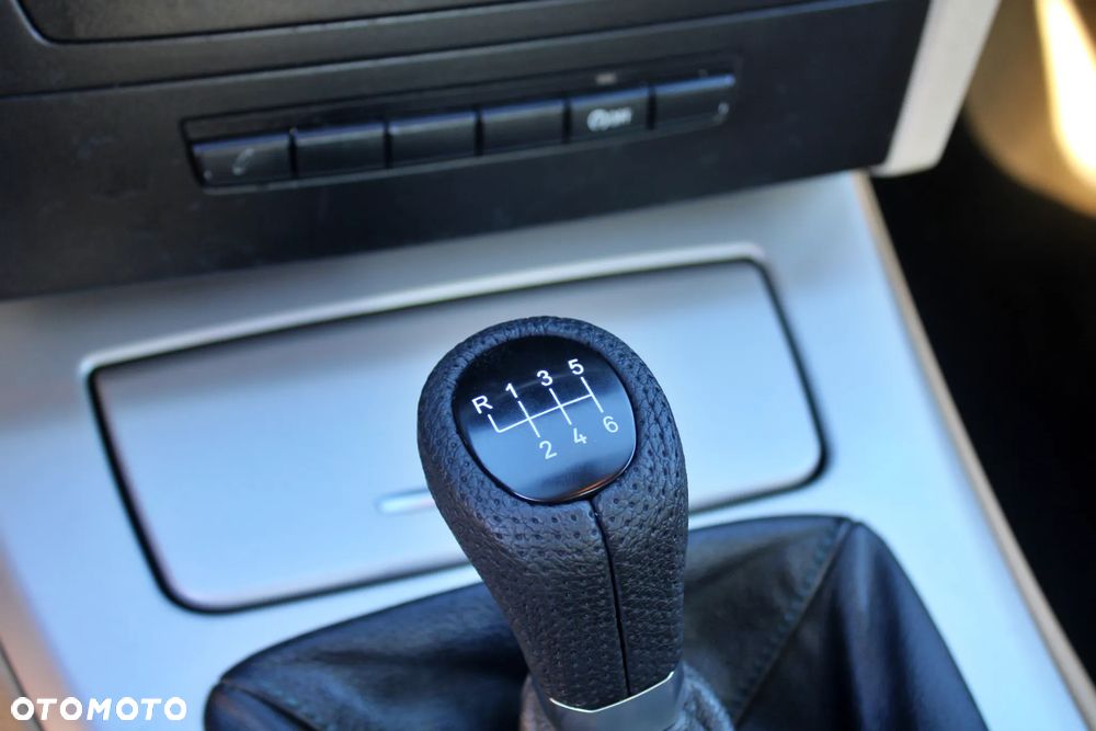 BMW Seria 3 318i - 23