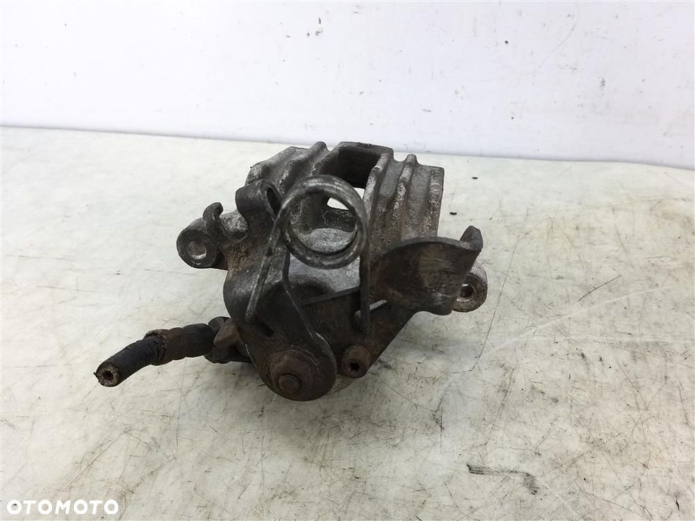 Zacisk hamulcowy tył prawy AUDI A4B6 8E 1.9TDI 130KM 2000–2006 - 3