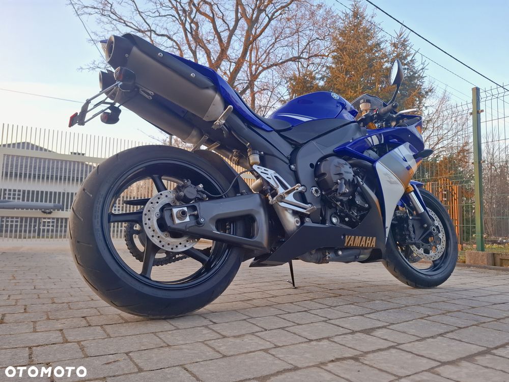 Yamaha R1 - 15
