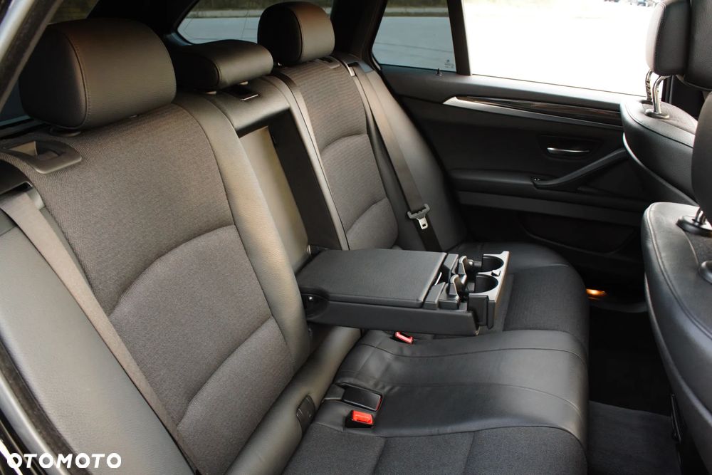 BMW Seria 5 528i Touring - 19