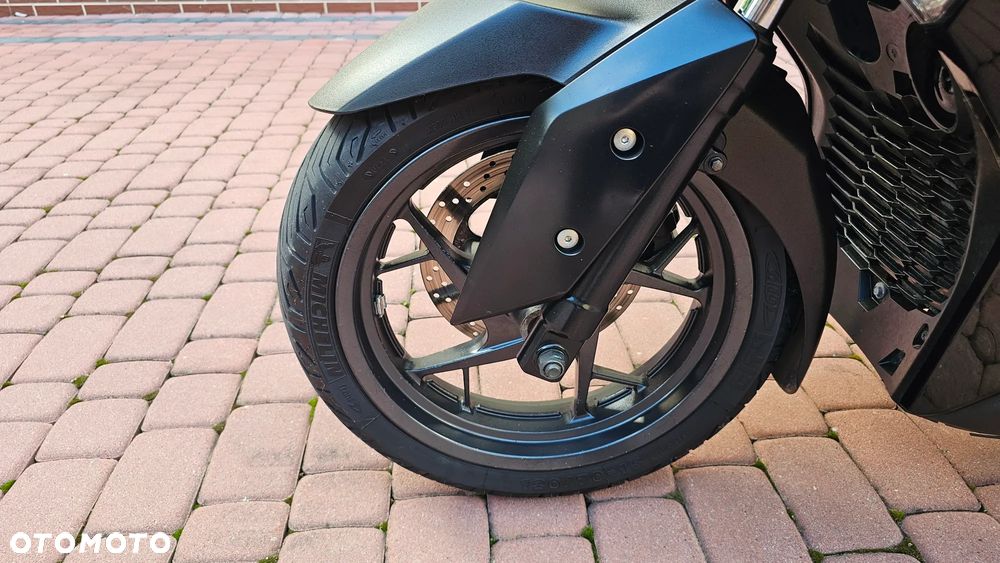 Yamaha X-max - 33