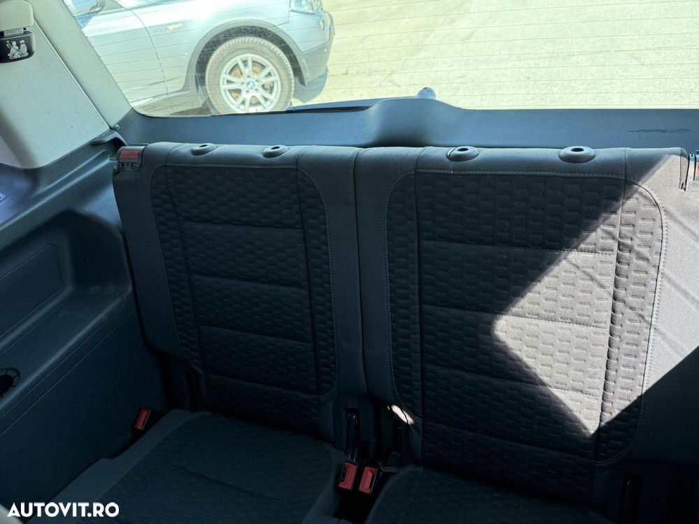 Volkswagen Touran - 14