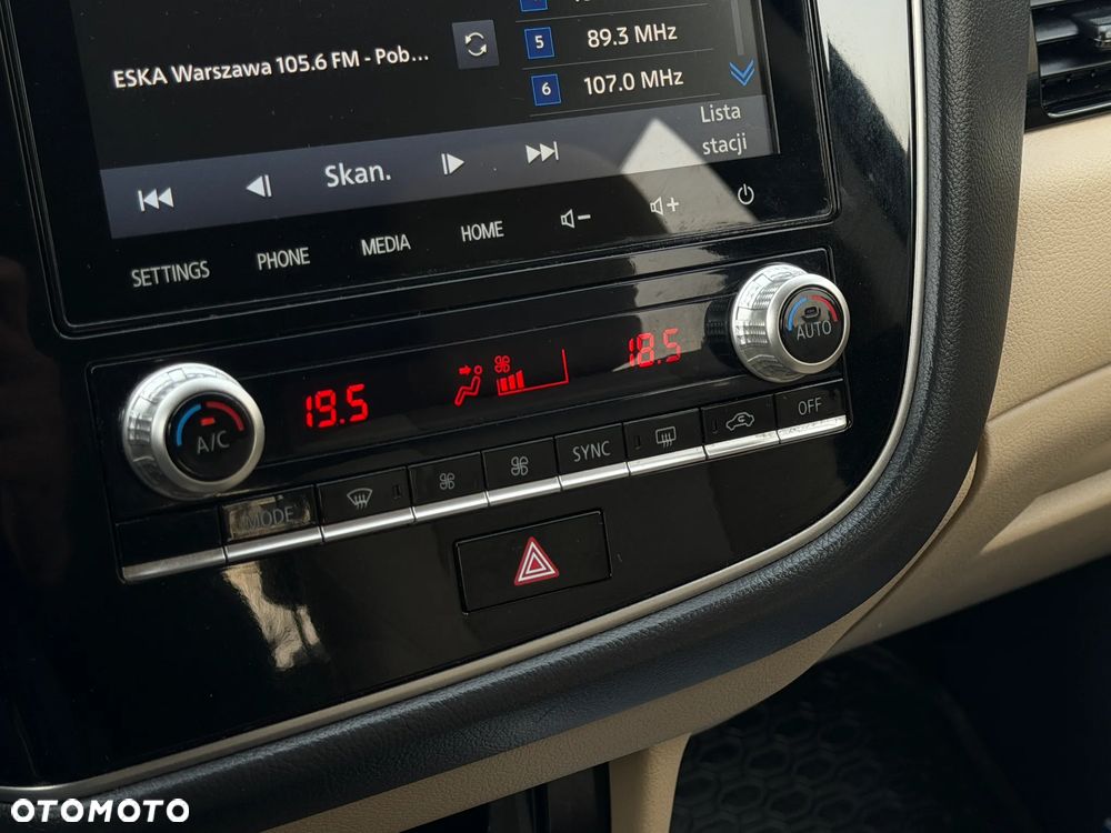 Mitsubishi Outlander 2.0 Intense + Navi 4WD CVT - 20