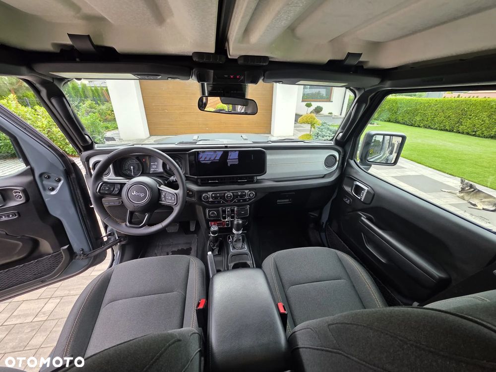 Jeep Wrangler - 8