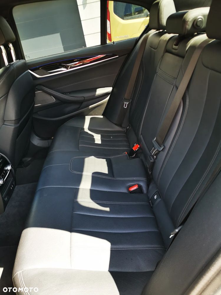 BMW Seria 5 540d xDrive mHEV M Sport sport - 14