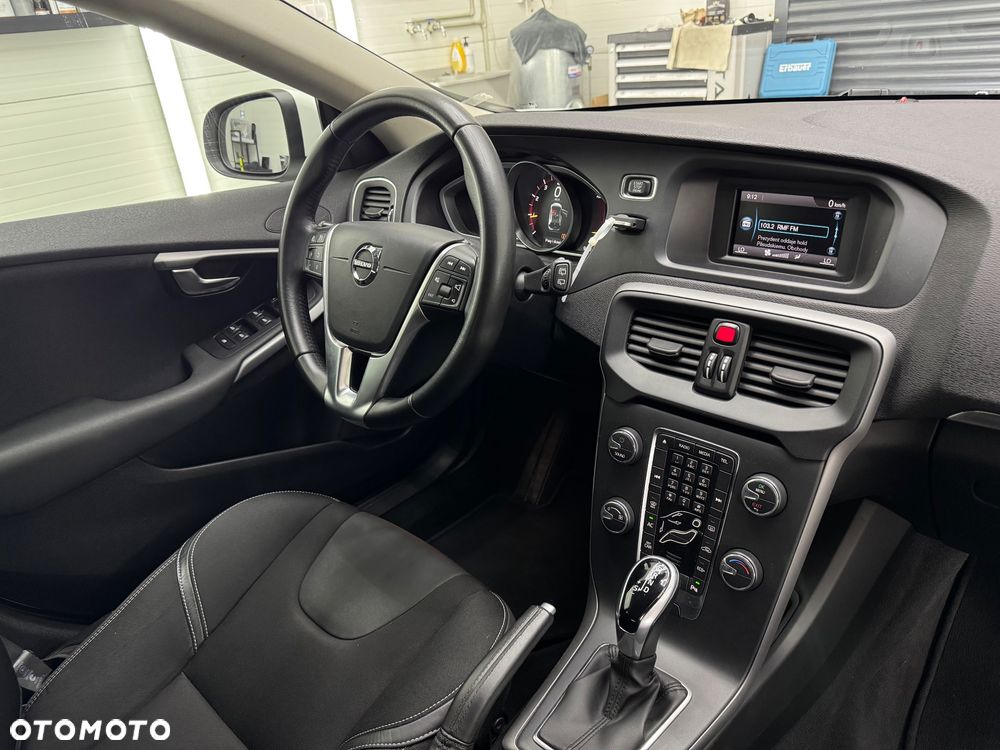 Volvo V40 T2 Geartronic Momentum - 26