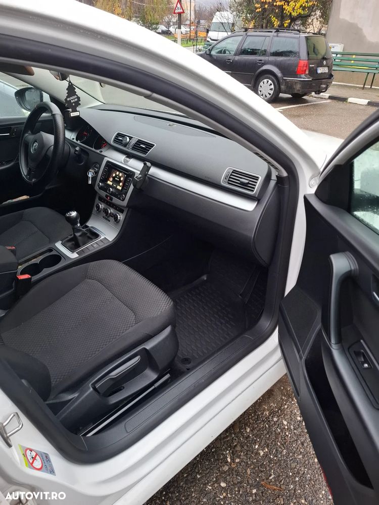 Volkswagen Passat 2.0 TDI 4Motion BlueMotion Technology Exclusive - 16