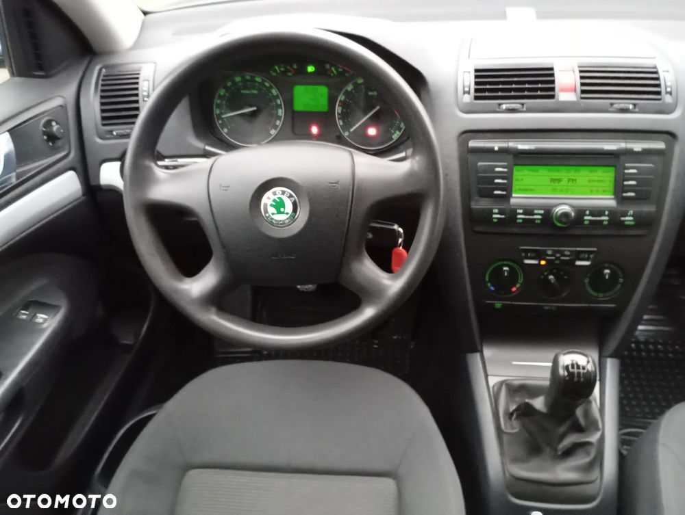 Skoda Octavia 1.6 Combi Ambiente - 38