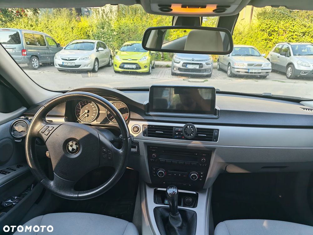 BMW Seria 3 318i - 11