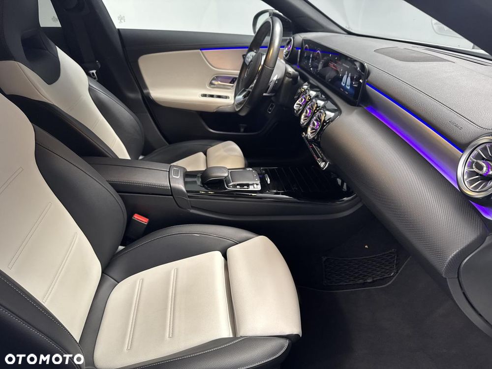Mercedes-Benz CLA 220 AMG Line 7G-DCT - 26