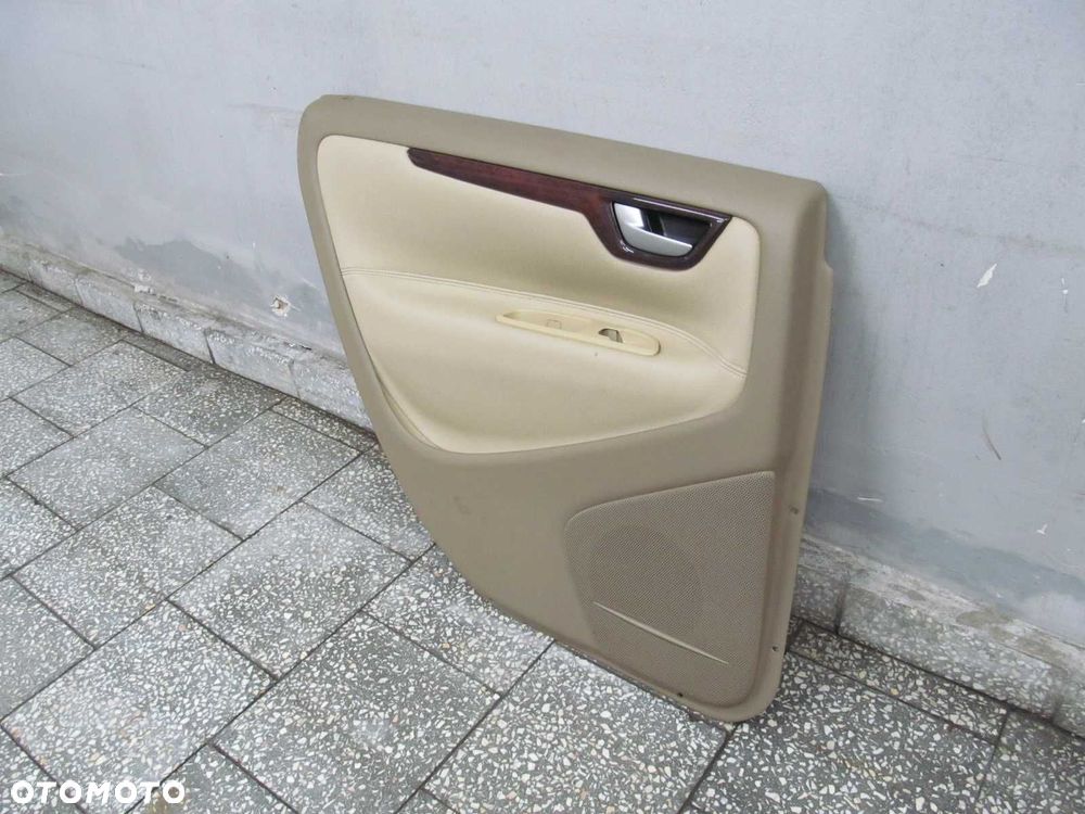 VOLVO V70 XC LIFT TAPICERKA BOCZEK DRZWI TYL SKORA JASNY 39990923 99-07 - 2