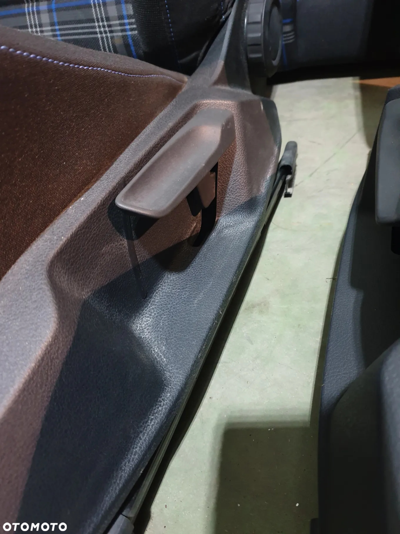 VW GOLF VII 7 GTE GTI NIEBIESKA KRATKA KRATA FOTEL LEWY PRAWY PRZÓD TYŁ  KANAPA TYŁ OPARCIE 5 D GRZANE PODGRZEWANE JAK NOWE! POTESTOWE MINIMALNY PRZEBIEG! - 2