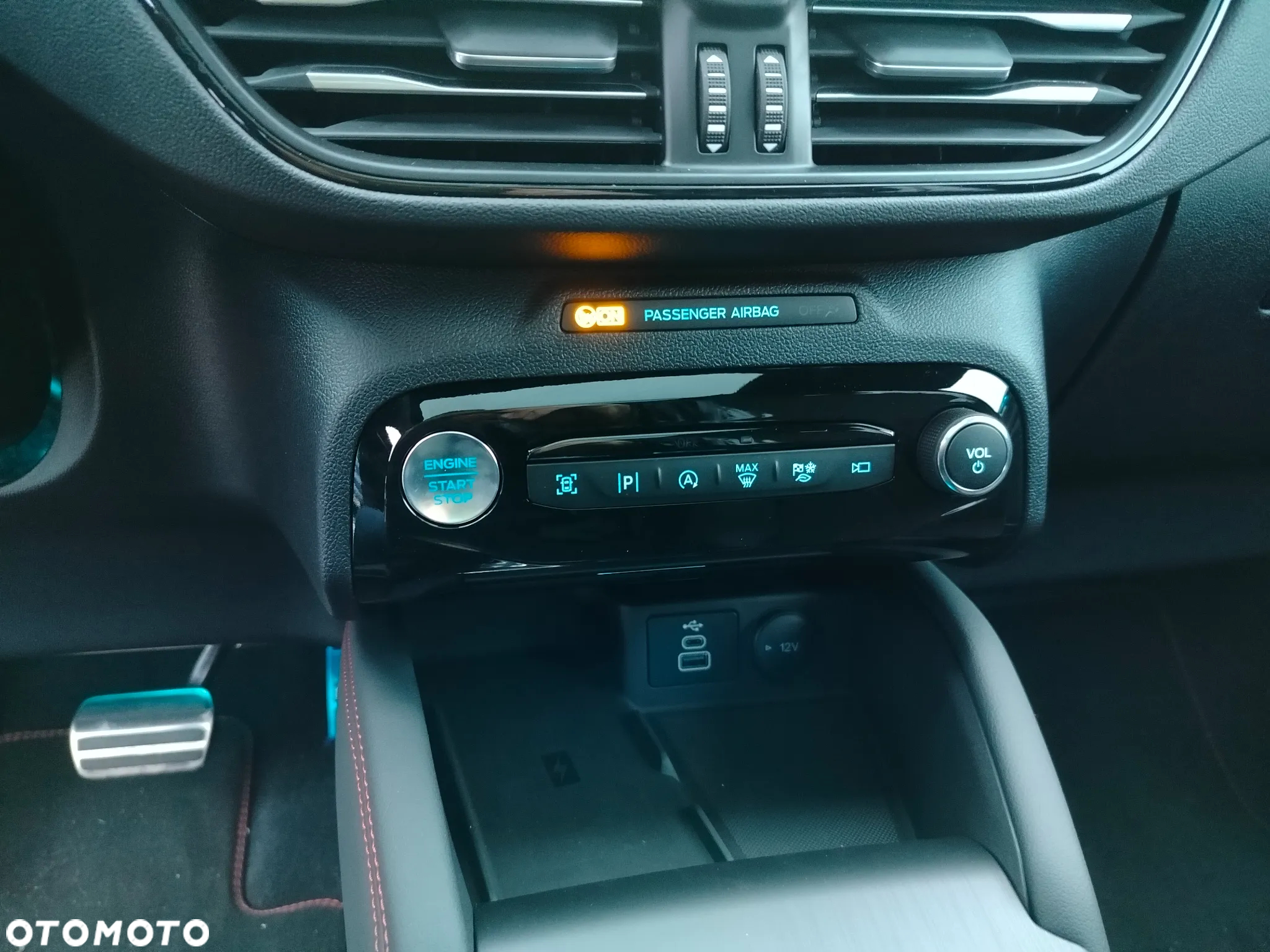 Ford Kuga 1.5 EcoBoost FWD ST-Line X - 24