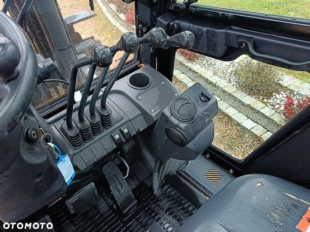 Caterpillar DP 30N - 11