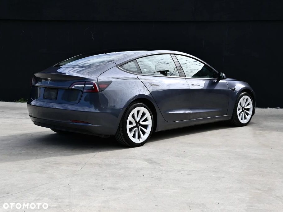 Tesla Model 3 - 5