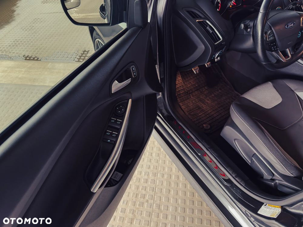 Ford Focus 2.0 EcoBoost ST - 21