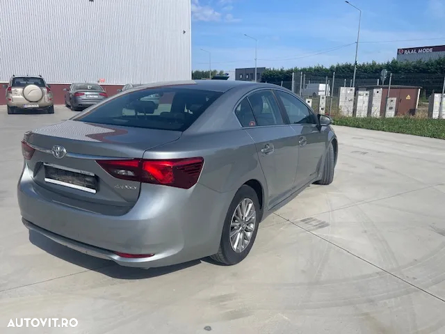 Toyota Avensis 1.8 Executive - 11