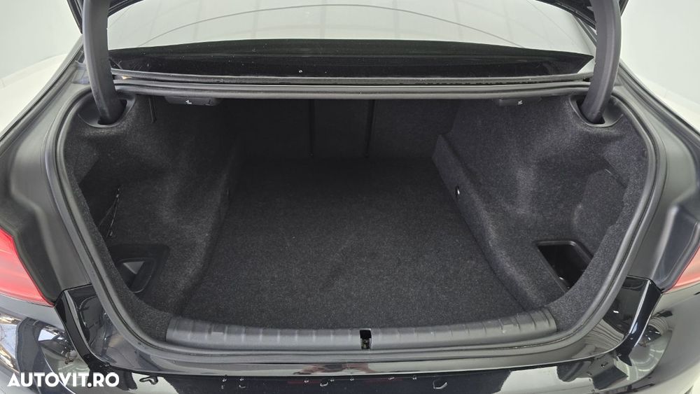 BMW Seria 5 530i xDrive AT - 24