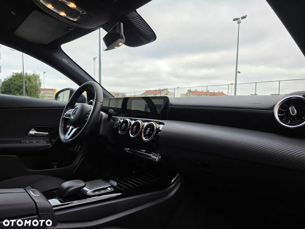 Mercedes-Benz CLA 180 d Shooting Brake 7G-DCT - 19