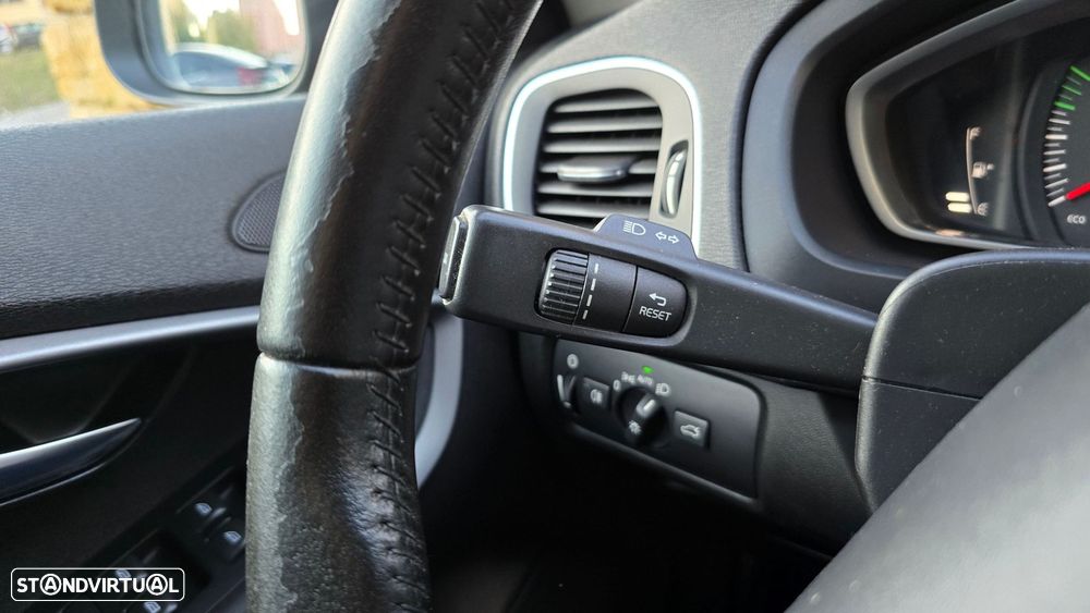 Volvo V40 2.0 D2 Momentum Geartronic - 13