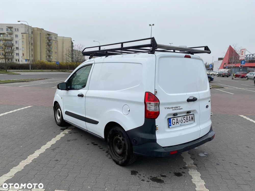 Ford Transit Courier - 26