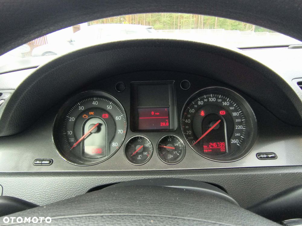 Volkswagen Passat 2.0 FSI Comfortline - 6