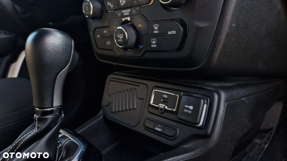 Jeep Renegade 1.3 GSE T4 Turbo 80th Anniversary FWD S&S - 3