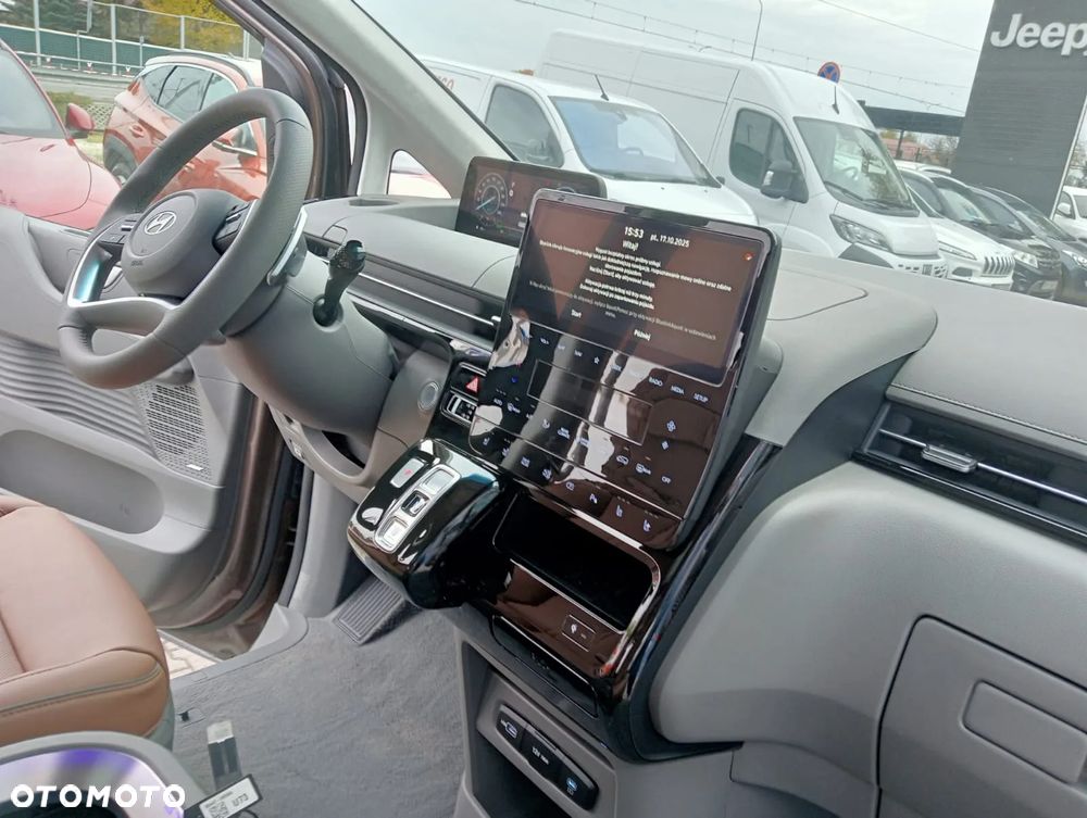 Hyundai Staria 1.6 T-GDI HEV Luxury - 8