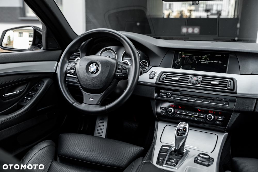 BMW Seria 5 M550d xDrive Touring Sport-Aut - 29