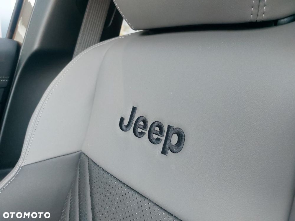 Jeep Compass - 28