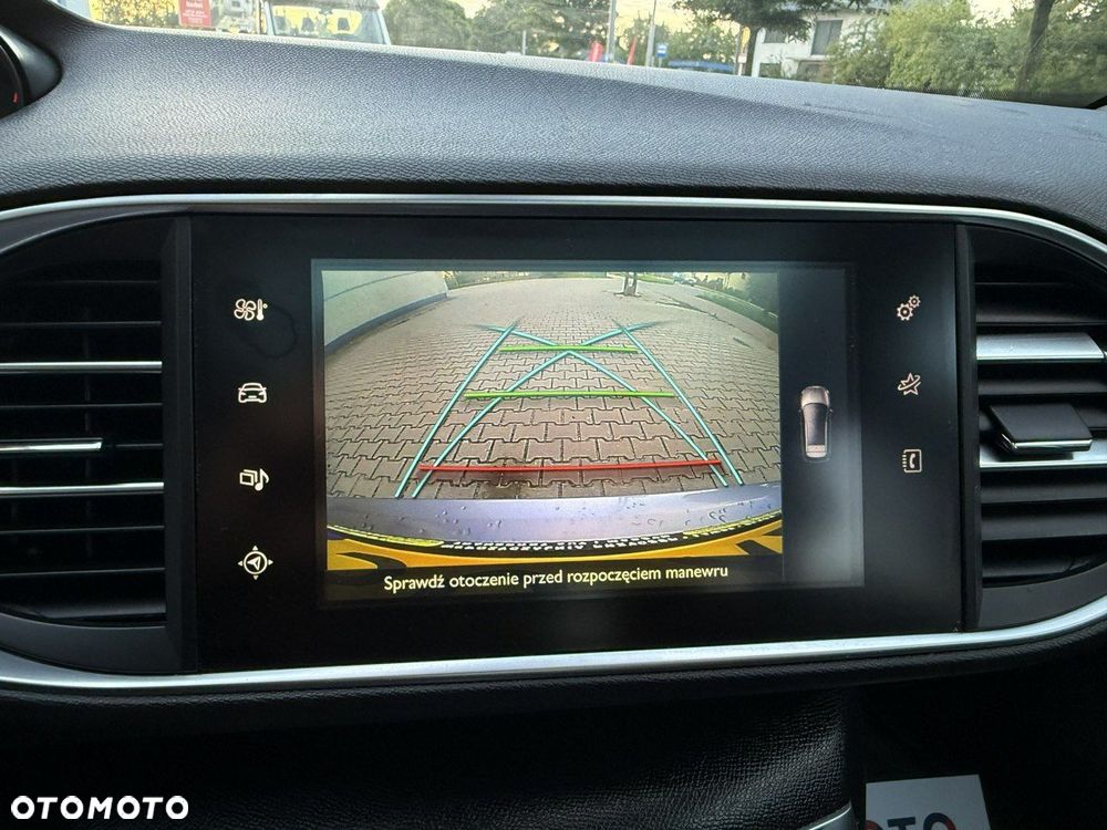 Peugeot 308 - 8