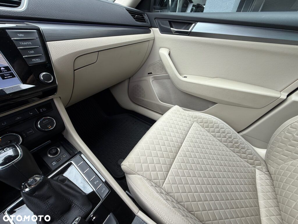 Skoda Superb 2.0 TDI Style DSG - 34