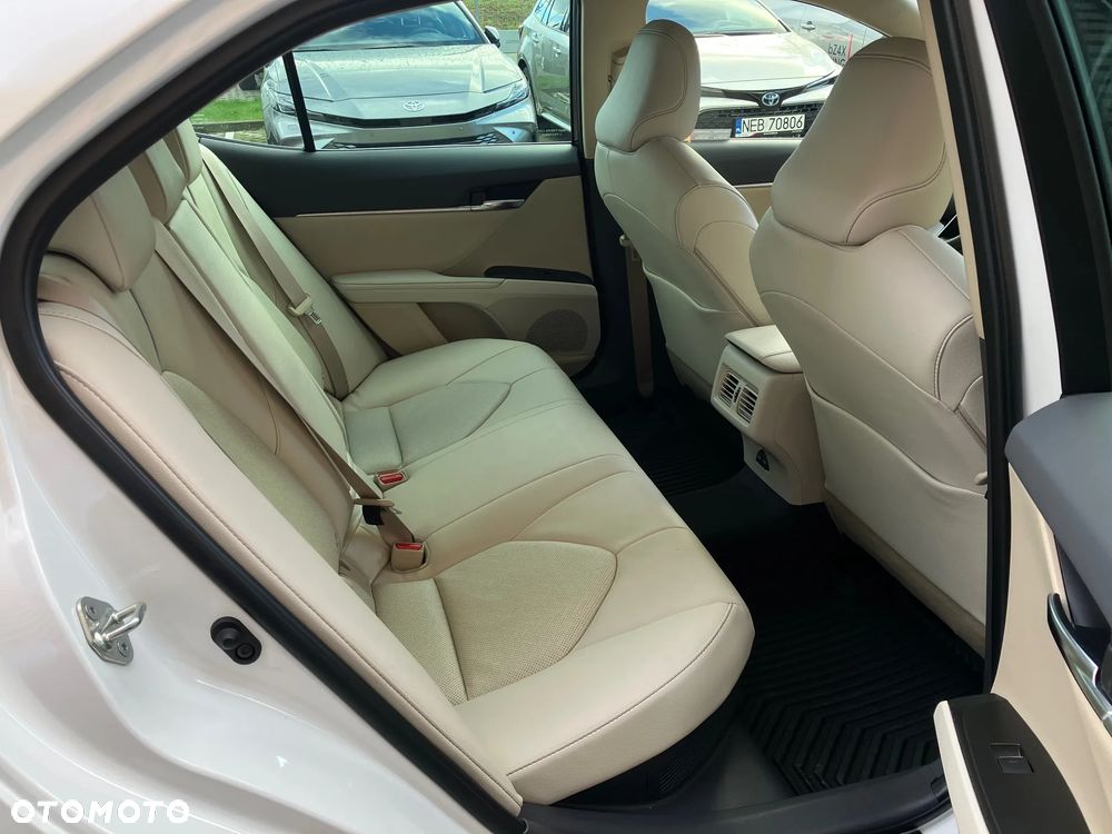 Toyota Camry 2.5 Hybrid Executive CVT - 18