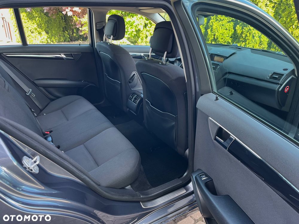 Mercedes-Benz Klasa C 180 Kompressor BlueEFFICIENCY - 33