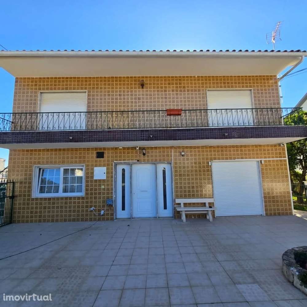 Moradia T3 isolada com jardim, anexos, sótão e garagem - Grande imagem: 2/10