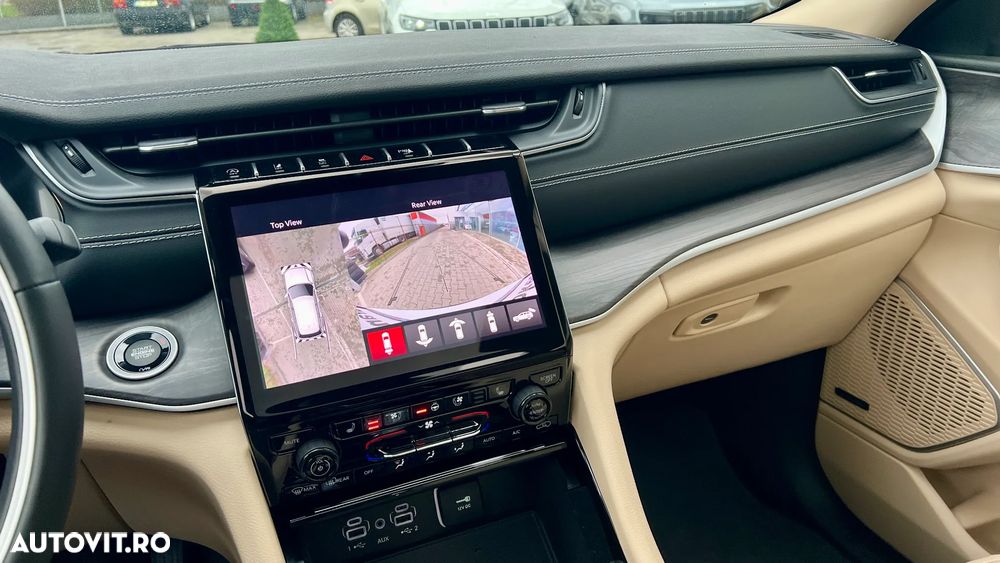 Jeep Grand Cherokee - 24