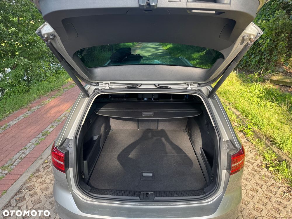 Volkswagen Passat 2.0 TDI SCR (BlueMotion Tech) 4Motion D Highline - 16