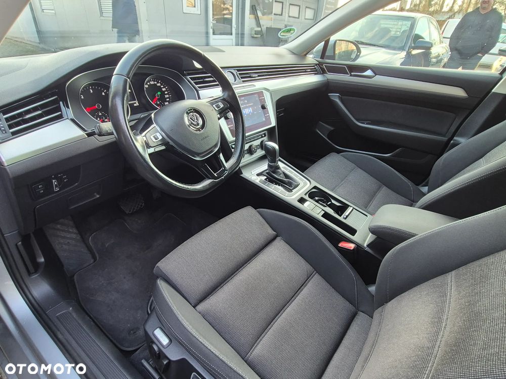 Volkswagen Passat - 25