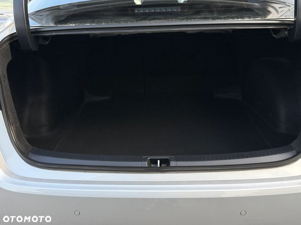 Toyota Corolla 1.8 Hybrid Comfort - 22