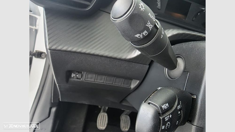 Peugeot 208 1.2 PureTech Active - 15