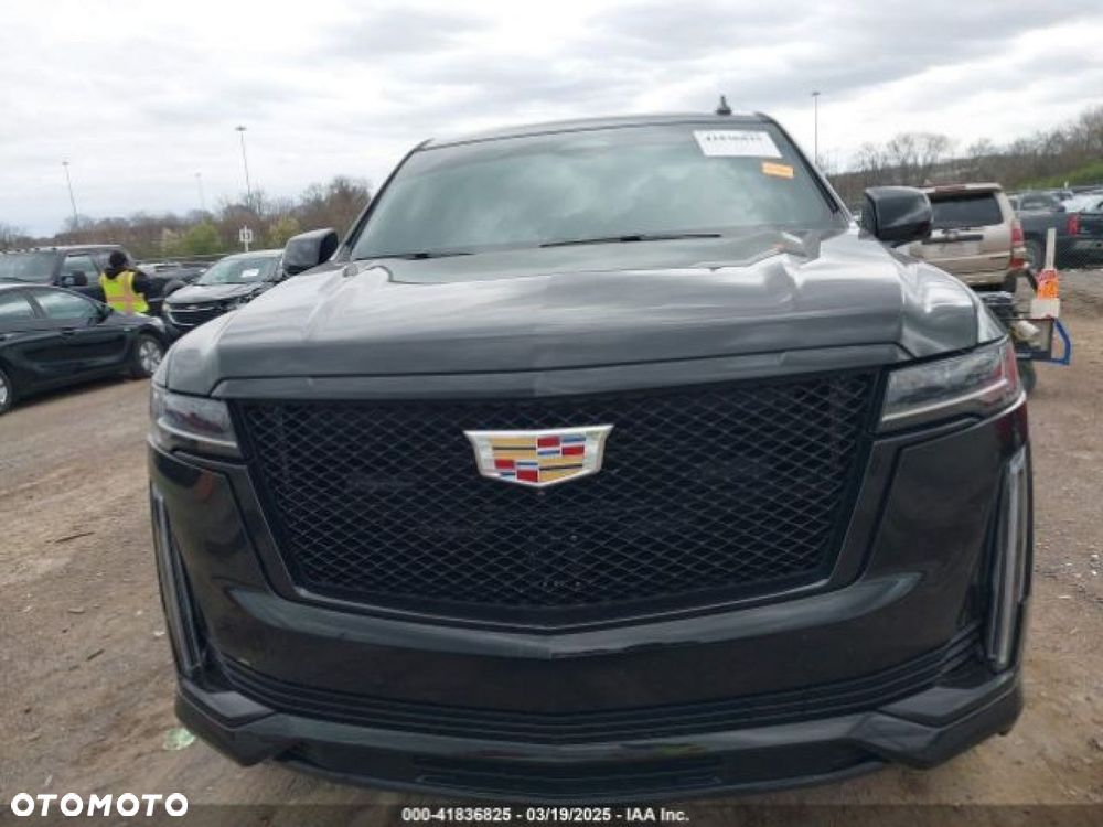 Cadillac Escalade - 8